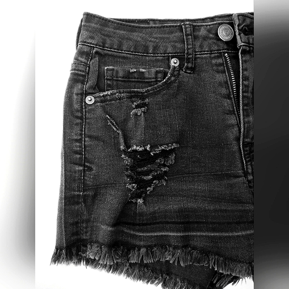 Aeropostale Women Ripped Style High-Rise Black Denim Shorts - Picture 5 of 10